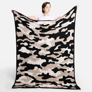 Super Soft Jacquard Beige Camoufalge Comfy Luxe Knit Blanket